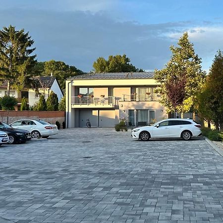 Linden Apartman 001 - Adults Only Mosonmagyaróvár Zewnętrze zdjęcie