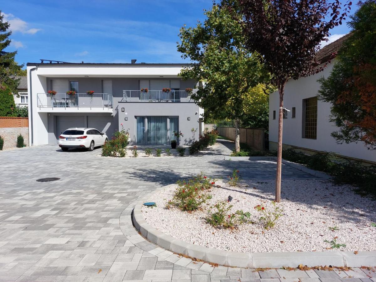 Linden Apartman 001 - Adults Only Mosonmagyaróvár Zewnętrze zdjęcie