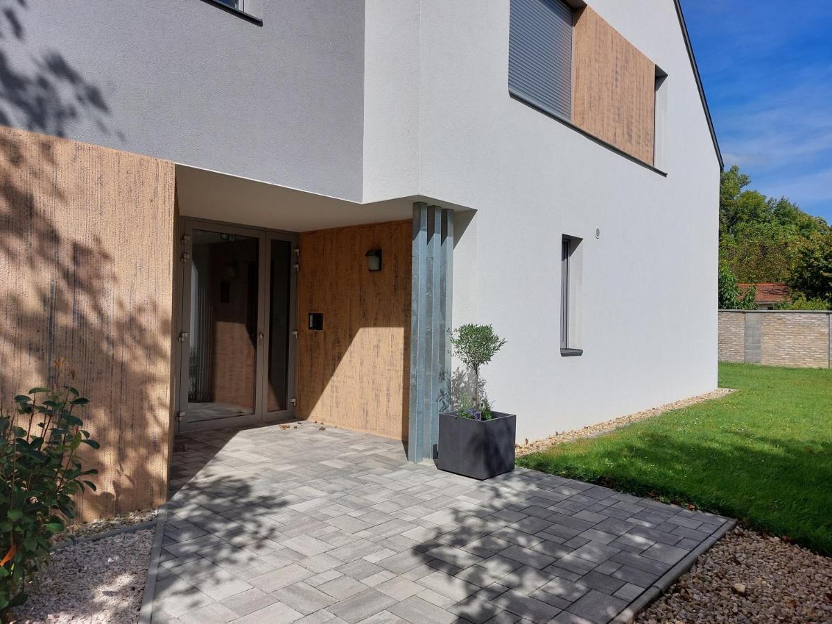 Linden Apartman 001 - Adults Only Mosonmagyaróvár Zewnętrze zdjęcie